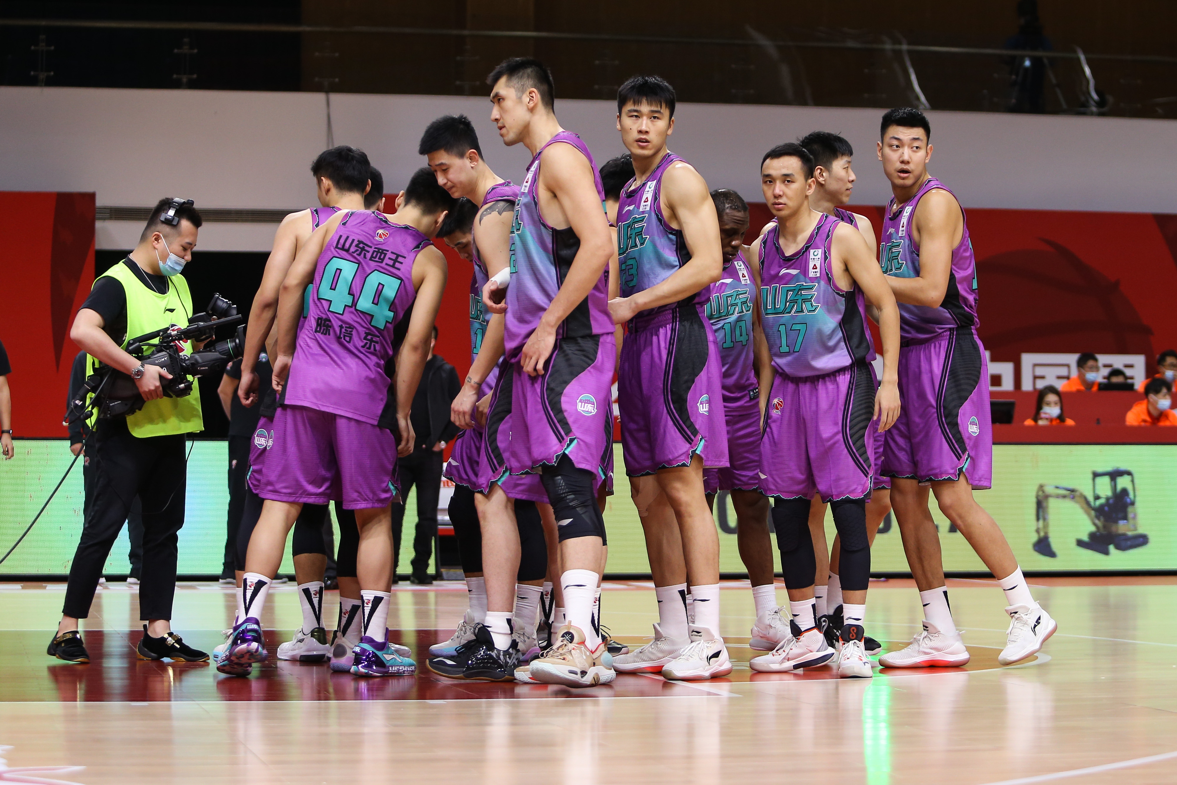 AYX SPORTS-山东男篮内部会议纪要流出——赛前止住颓势，德甲使命明确，资深球员宣示担当的简单介绍